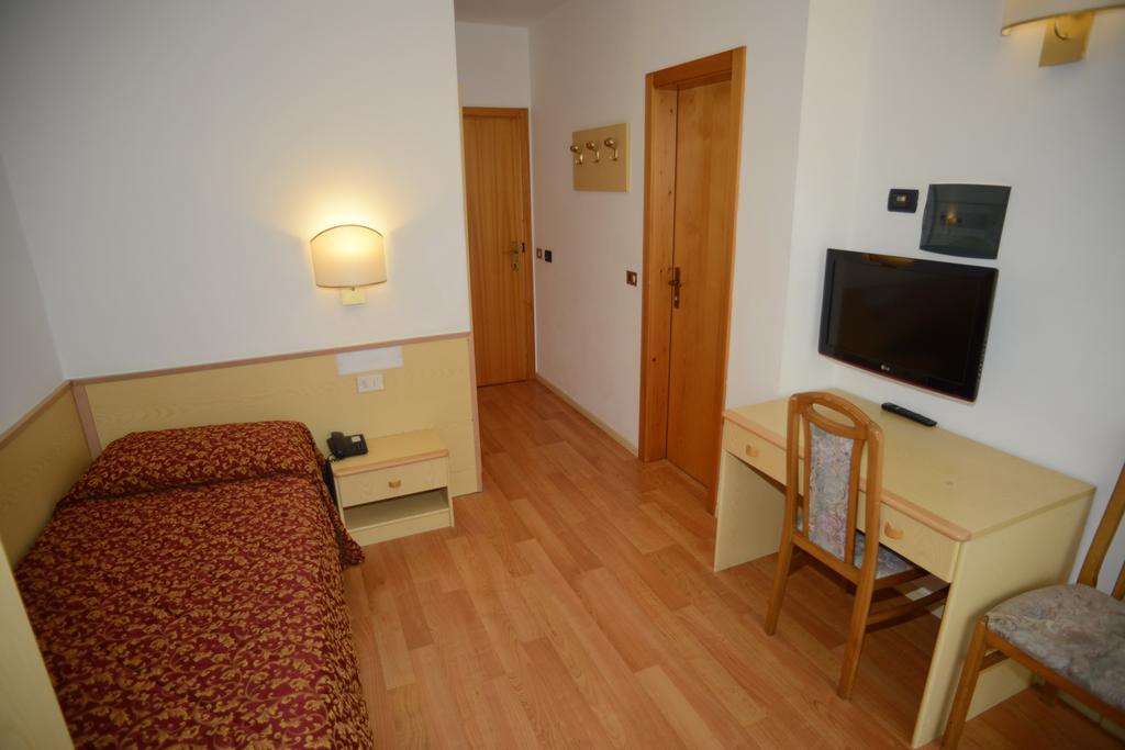 Hotel Canada Andalo Room photo